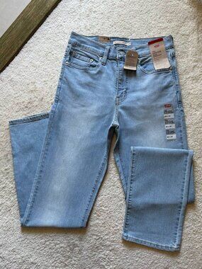 NWT Levi’s 724 High Rise Slim Straight Women’s Jeans Size 28/30